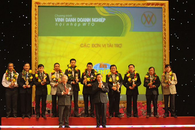 T1 nhan Qua cau Vang (2).bmp