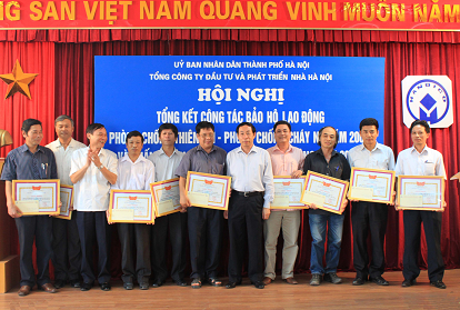 Trao thuong PCCN.bmp