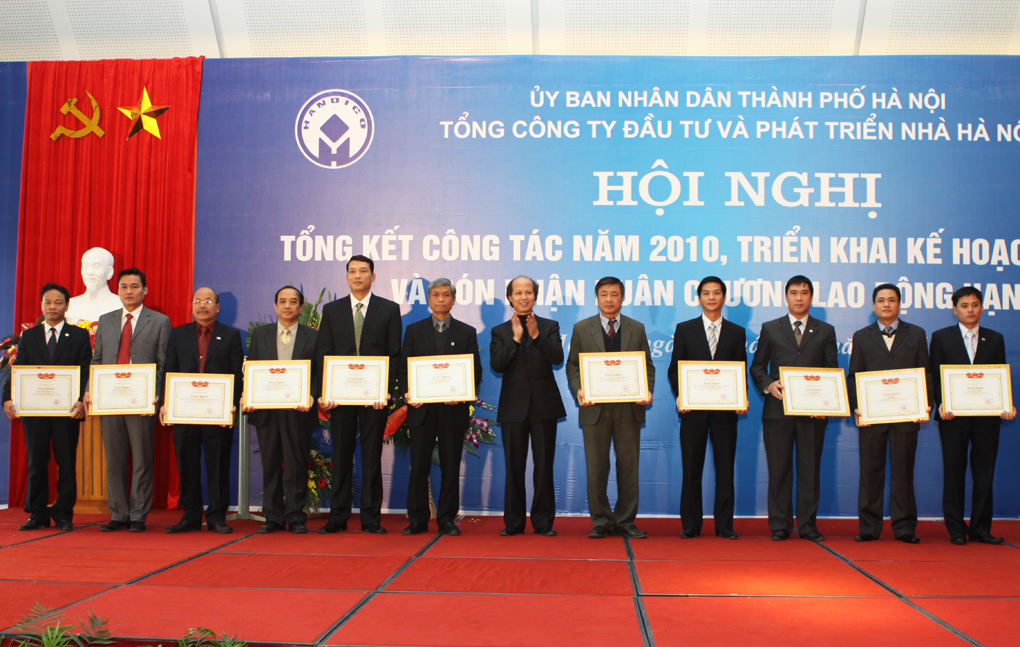 251 Khen thuong .jpg