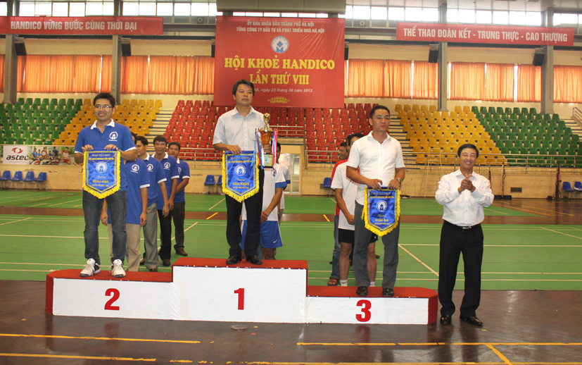 23.8 - HK bong da.jpg