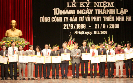 19 - 9 Bo truong trao BK cho cac ca nhan.bmp