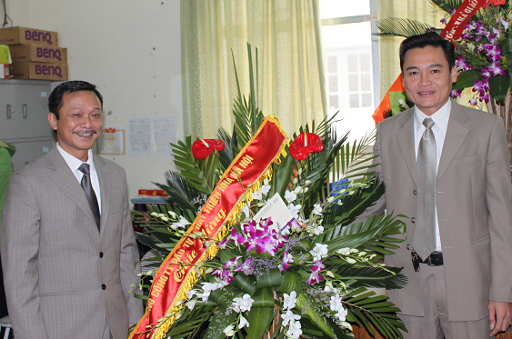 20.11 - T3 chuc mung Truong NVXD.bmp